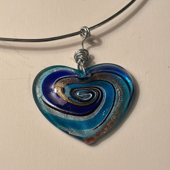 Fashion Blue Swirl Glass Pendant on Silver Tone wire choker - Picture 2 of 4